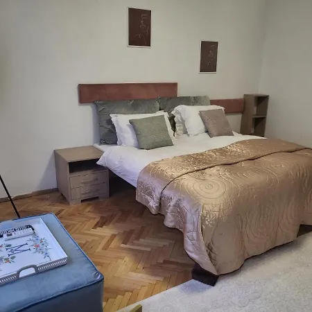 Small Luxury * פזרג'יק